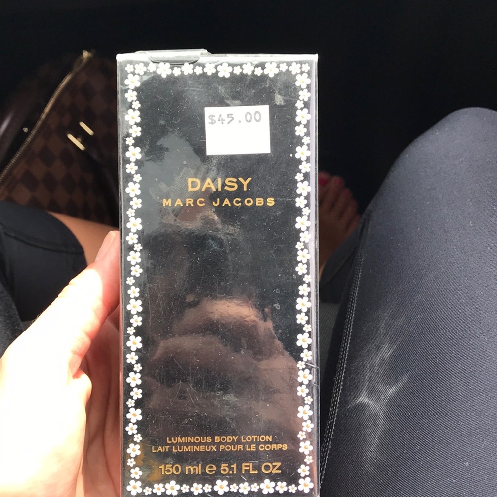 Marc jacobs daisy lotion